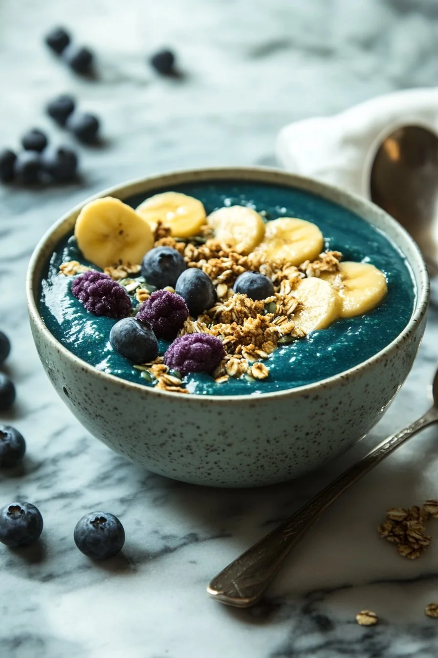 Cookie Monster Blaue Spirulina Smoothie-Schüssel
