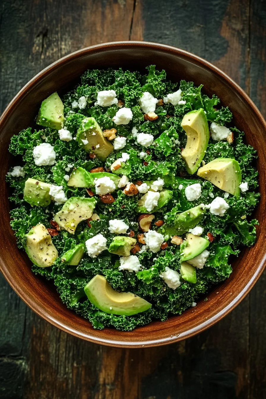 Kale-Salat mit Avocado und Ziegenkäse